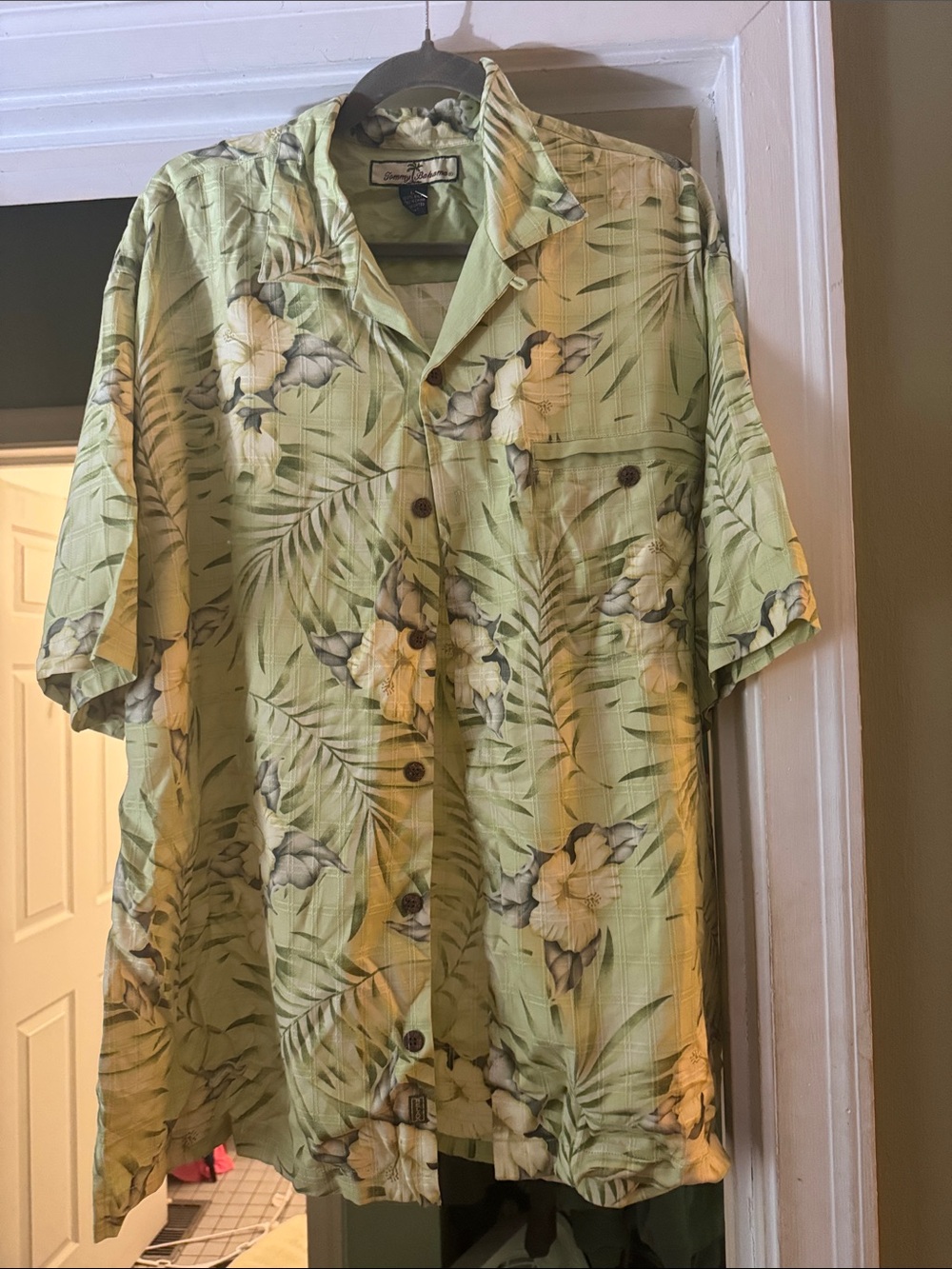 Tommy Bahama Light Green Floral Hawaiian Button-Up Shirt